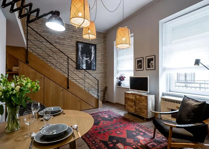 Warm And Cozy Hideaway In The Heart Of The City
