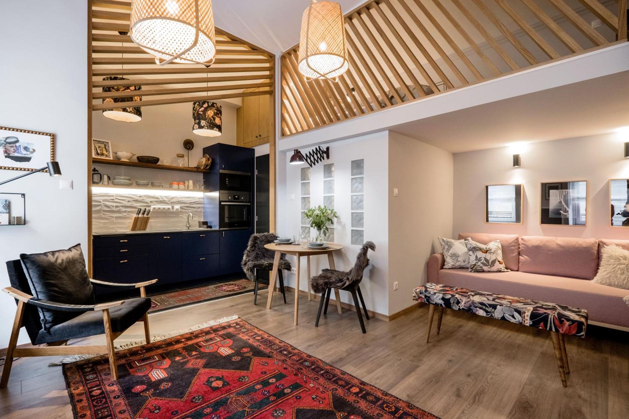 Warm And Cozy Hideaway In The Heart Of The