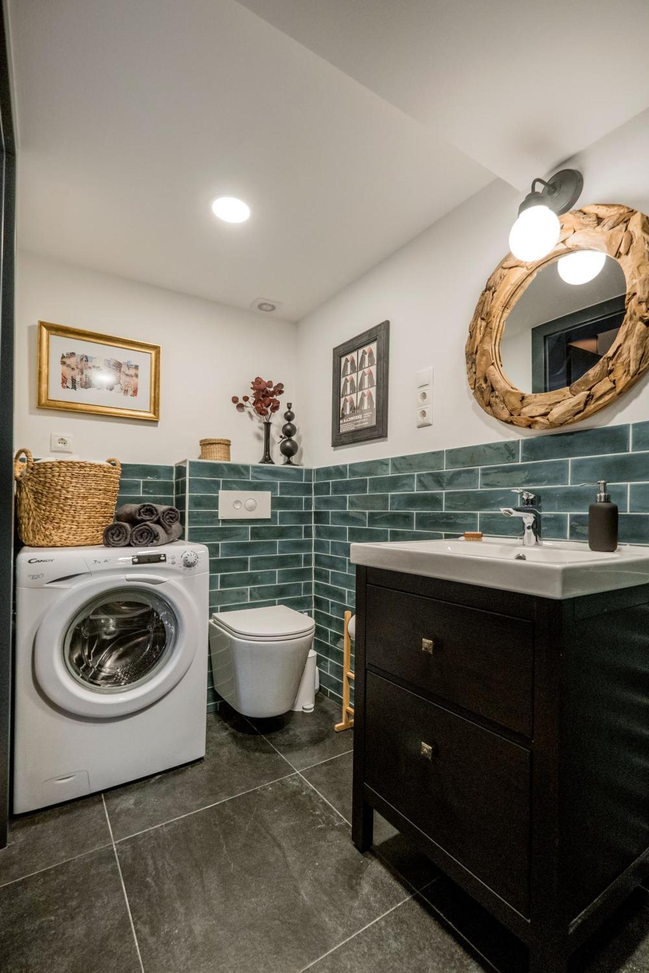 Warm And Cozy Hideaway In The Heart Of The *
