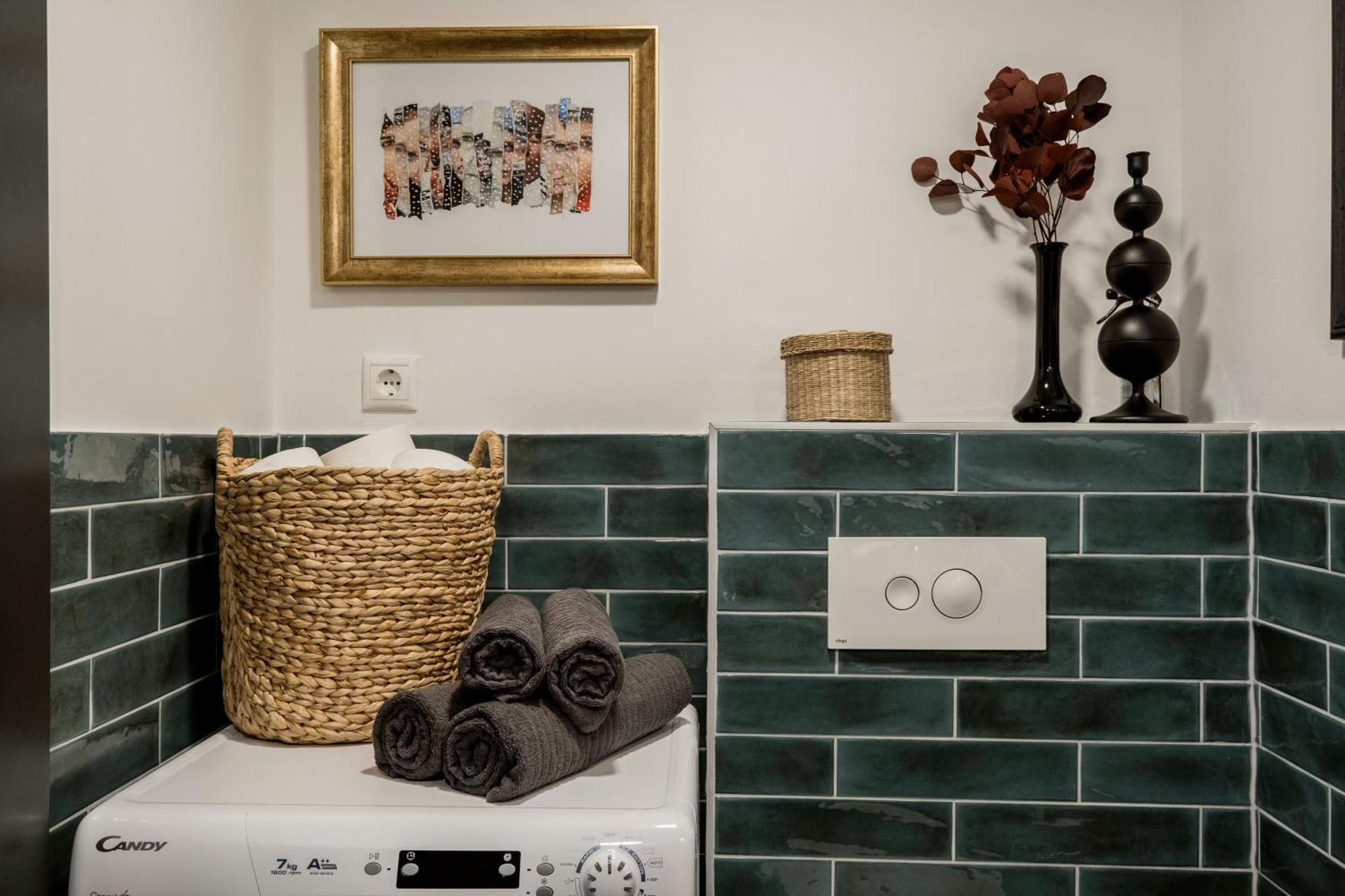 Warm And Cozy Hideaway In The Heart Of The Budapest
