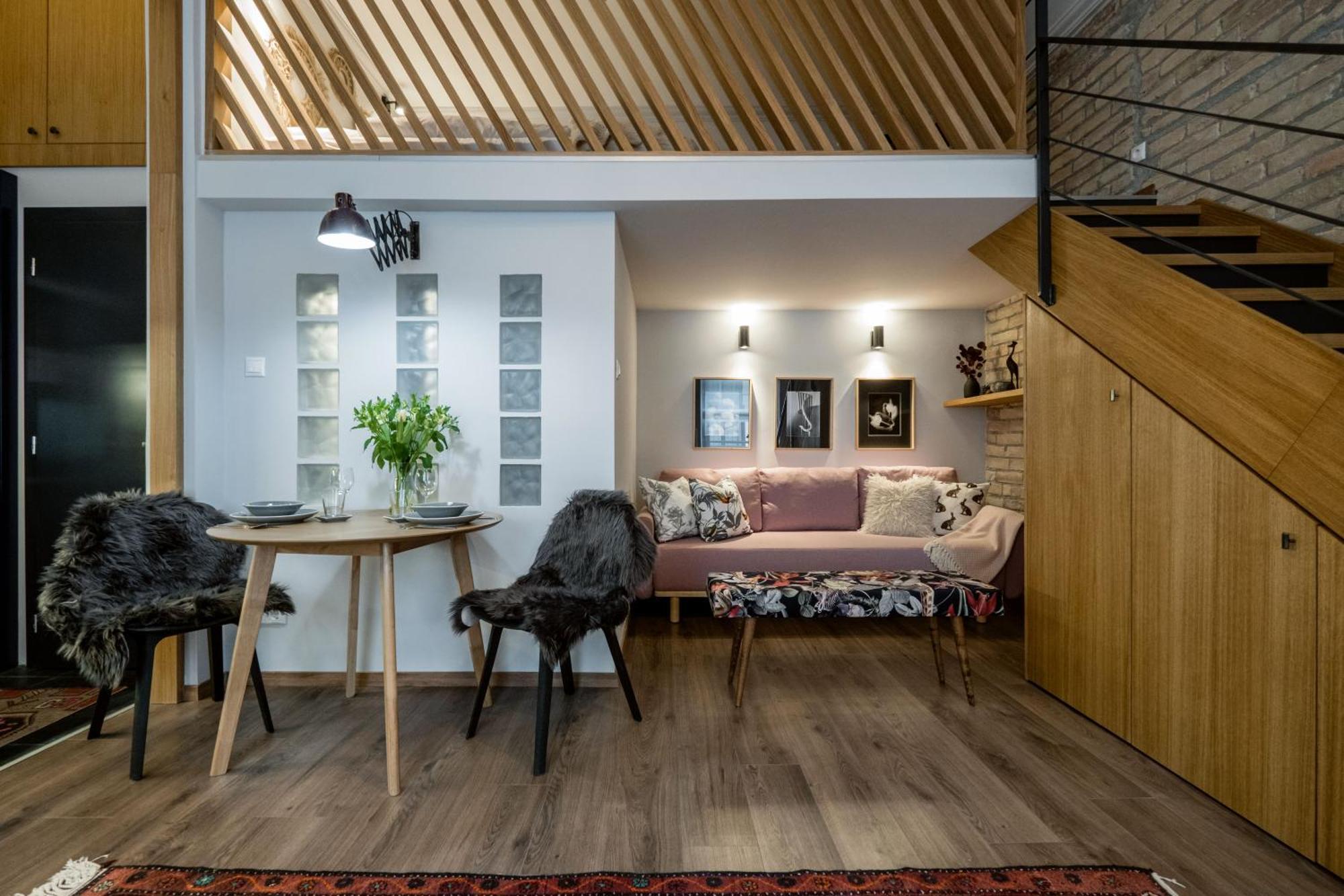 Apartment Warm And Cozy Hideaway In The Heart Of The *