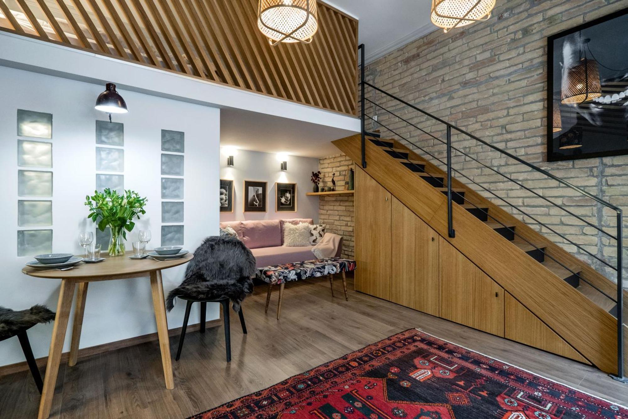 Warm And Cozy Hideaway In The Heart Of The Apartment *